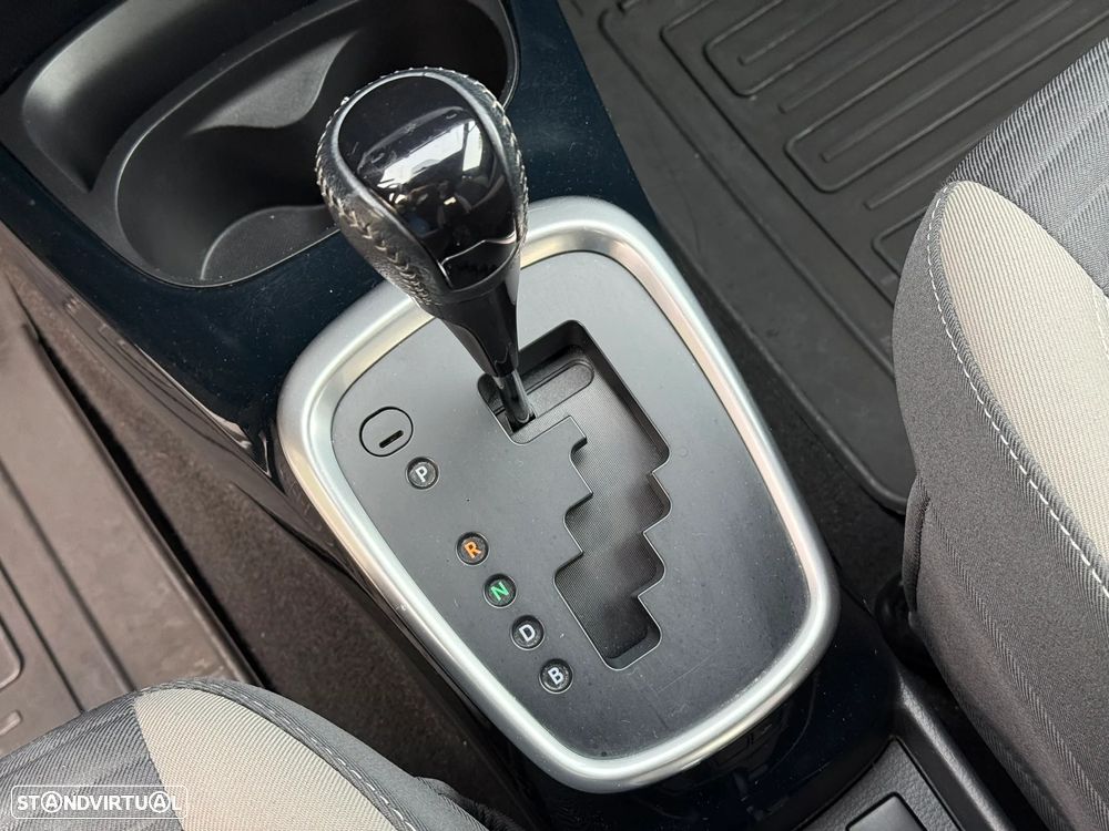 Toyota Yaris 1.5 HSD Square Collec.Bronze - 42