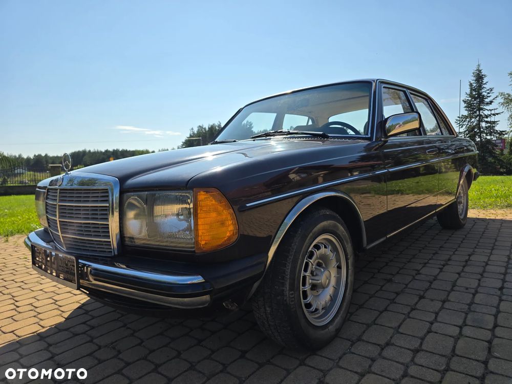 Mercedes-Benz W123 - 37