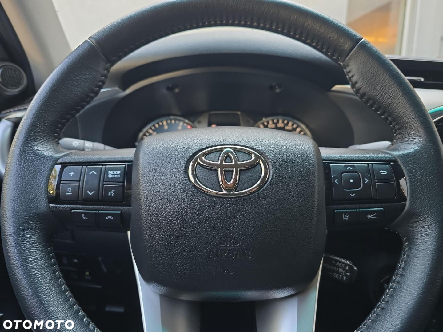 Toyota Hilux 2.8 D-4D mHEV Double Cab Executive 4x4 - 14