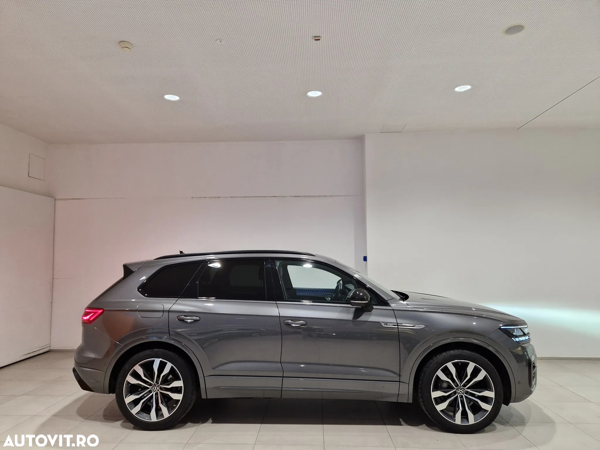 Volkswagen Touareg V6 TDI 4MOTION R-Line - 6