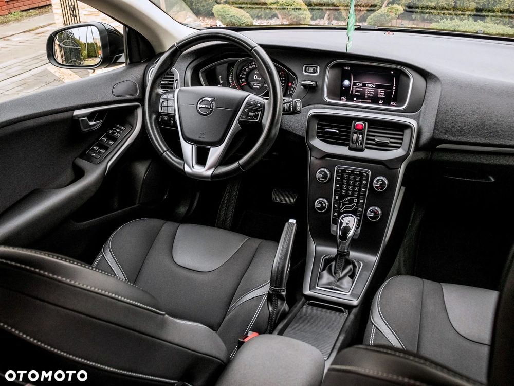 Volvo V40 D2 Drive-E R-Design Momentum - 26