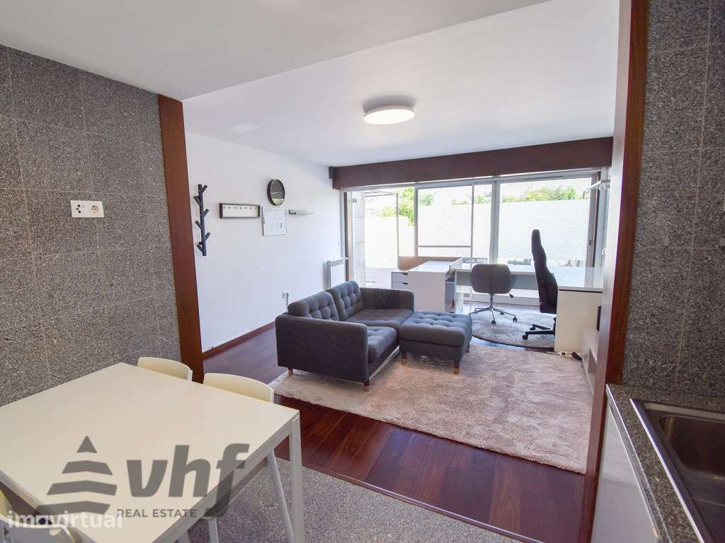 Apartamento T1 Mobilado junto ao Hospital de São João . - Grande imagem: 2/23
