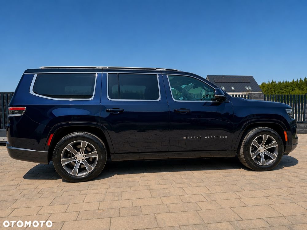 Jeep Grand Wagoneer - 17