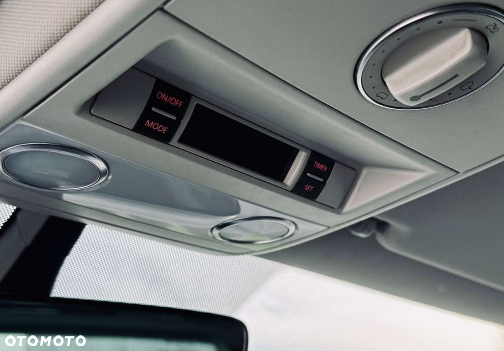 Volkswagen Multivan - 31