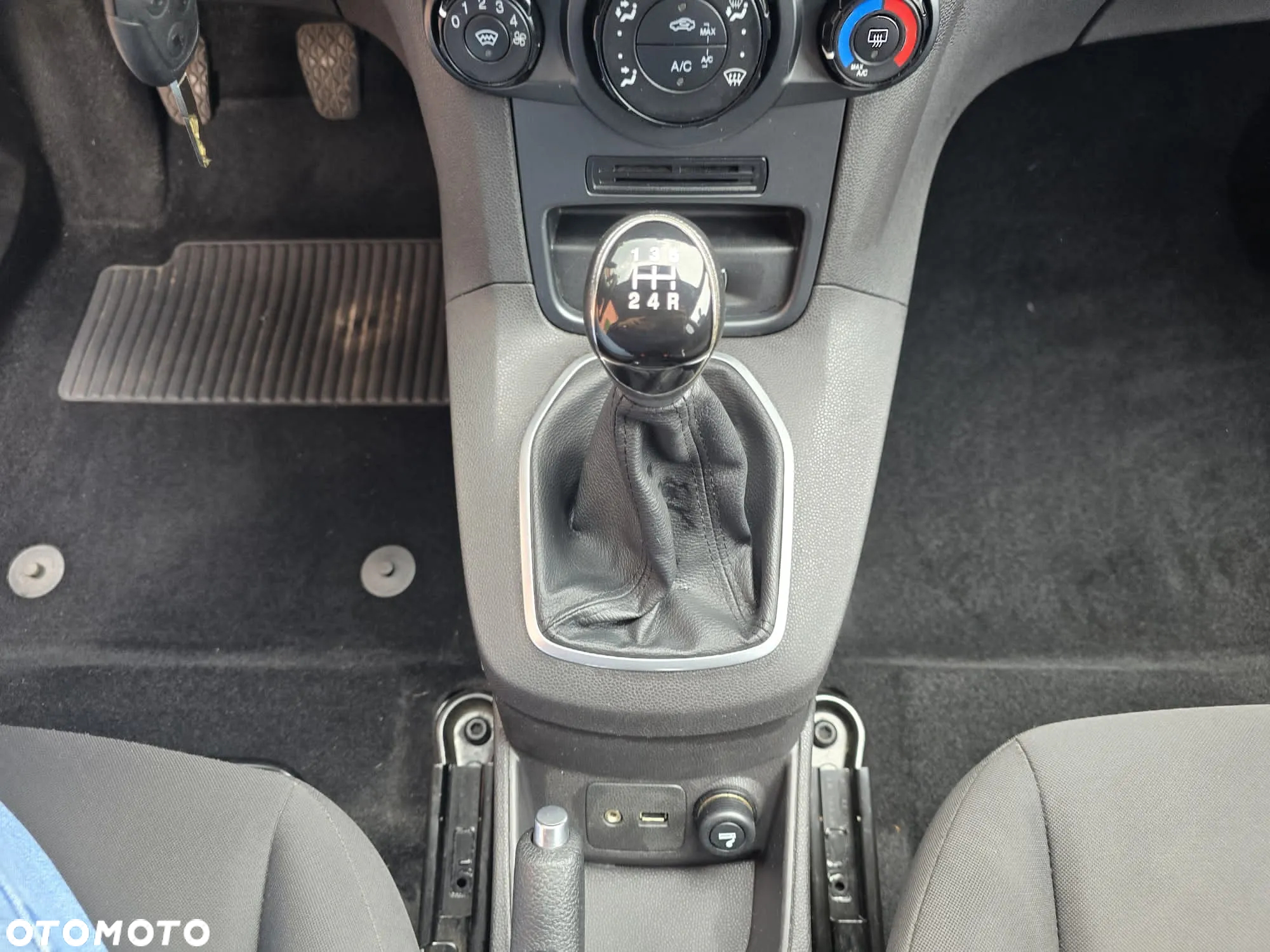 Ford Fiesta 1.0 Champions Edition - 8