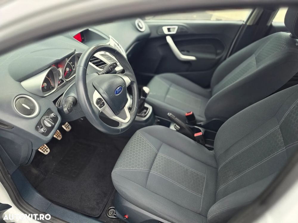 Ford Fiesta 1.6 TDCI Titanium - 8