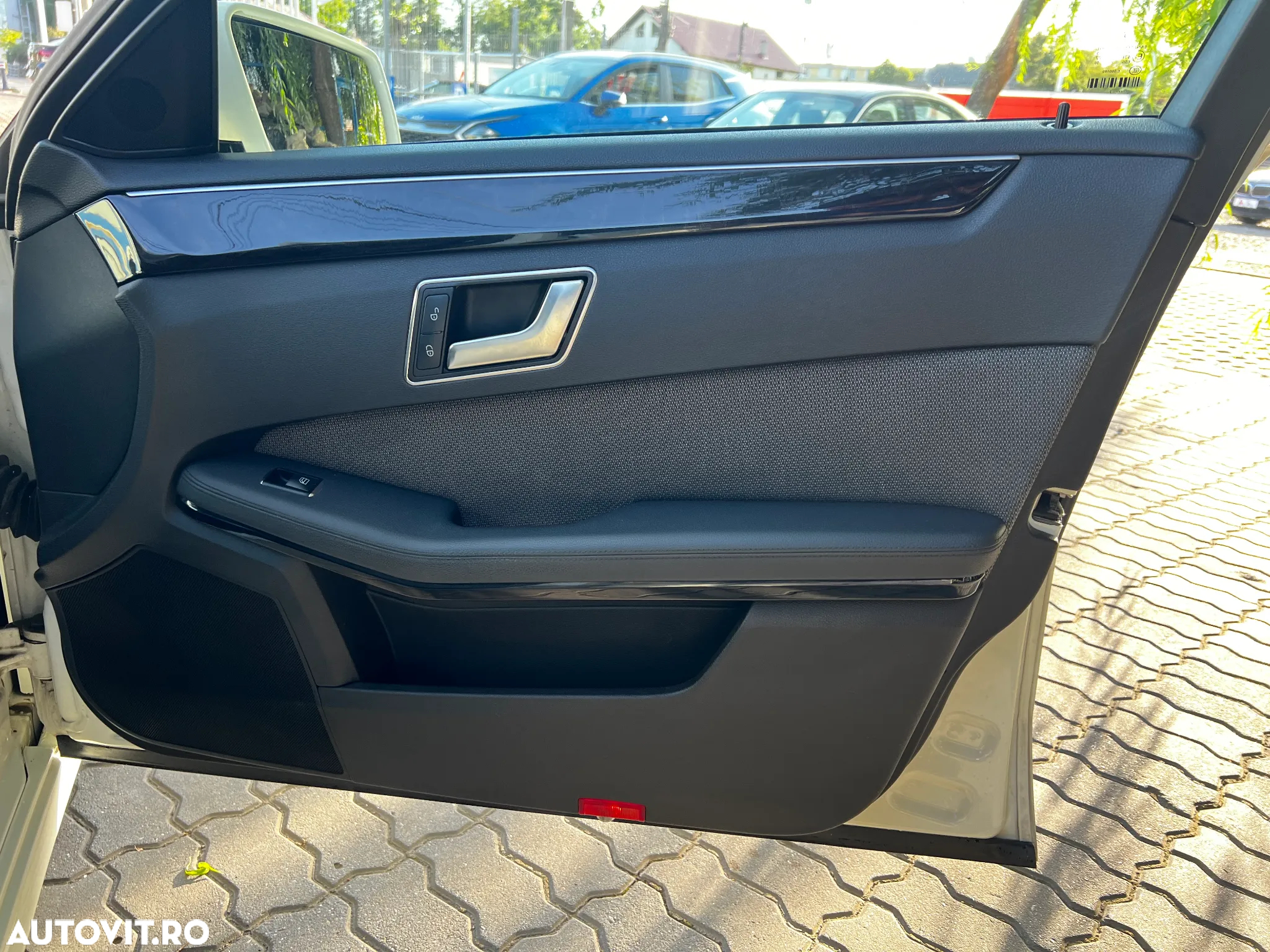 Mercedes-Benz E 250 CDI DPF BlueEFFICIENCY 7G-TRONIC Avantgarde - 34
