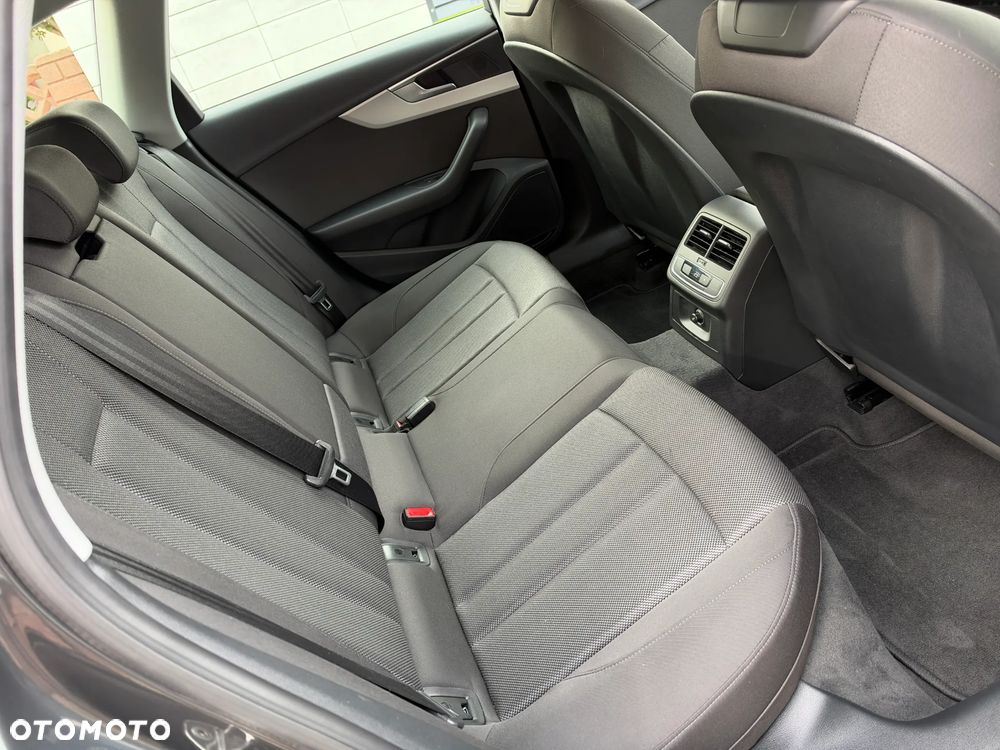 Audi A4 Avant 35 TFSI mHEV S tronic - 32