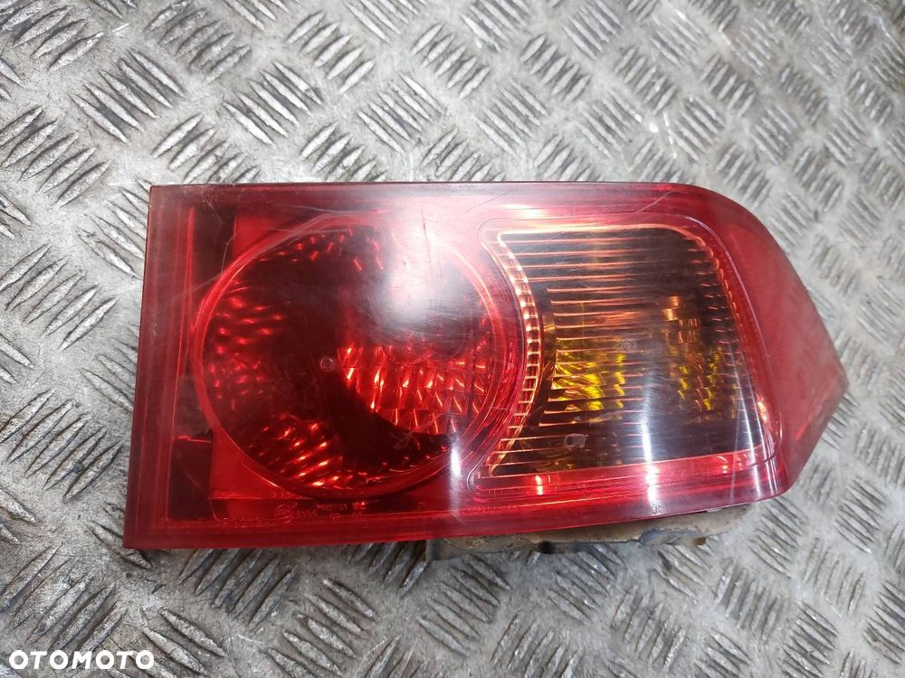 LAMPA PRAWY TYŁ STANLEY HONDA ACCORD VII SEDAN - 2