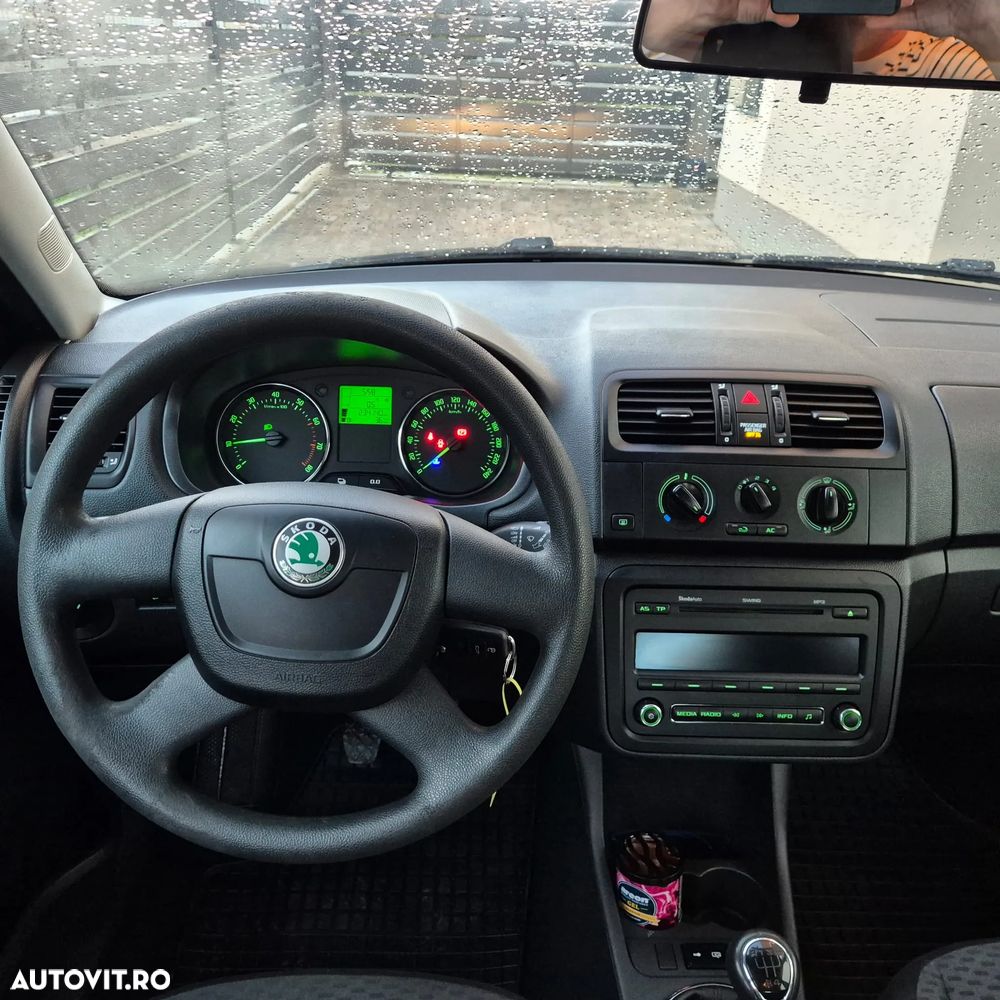 Skoda Fabia 1.2 HTP Cool Colour Edition - 11