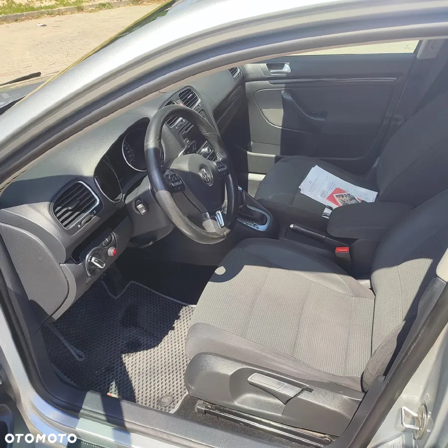 Volkswagen Golf - 8