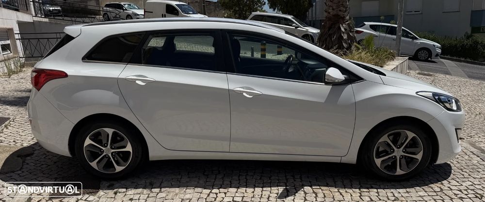 Hyundai i30 SW 1.6 CRDi Comfort+Navi - 12