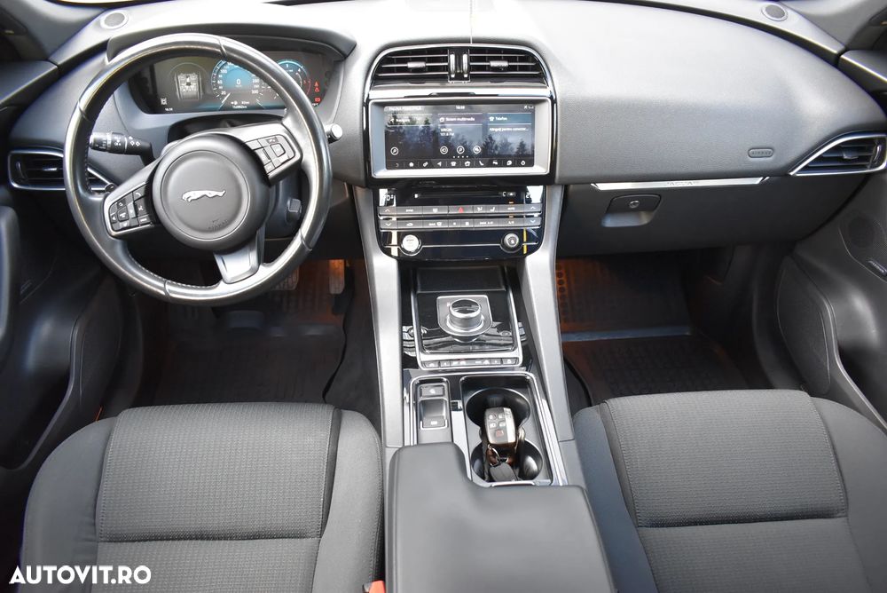 Jaguar F-Pace - 9