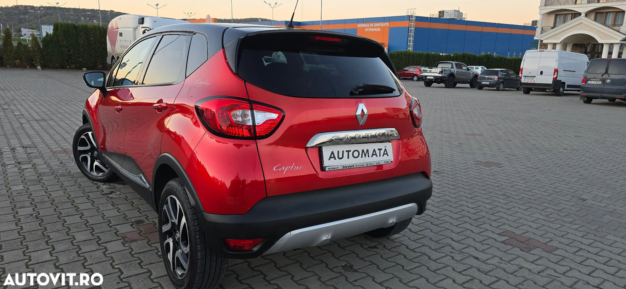 Renault Captur TCe 120 EDC Helly Hansen - 4