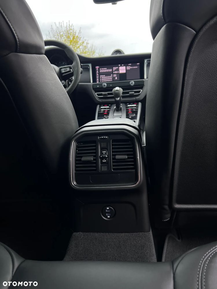 Porsche Macan T - 33