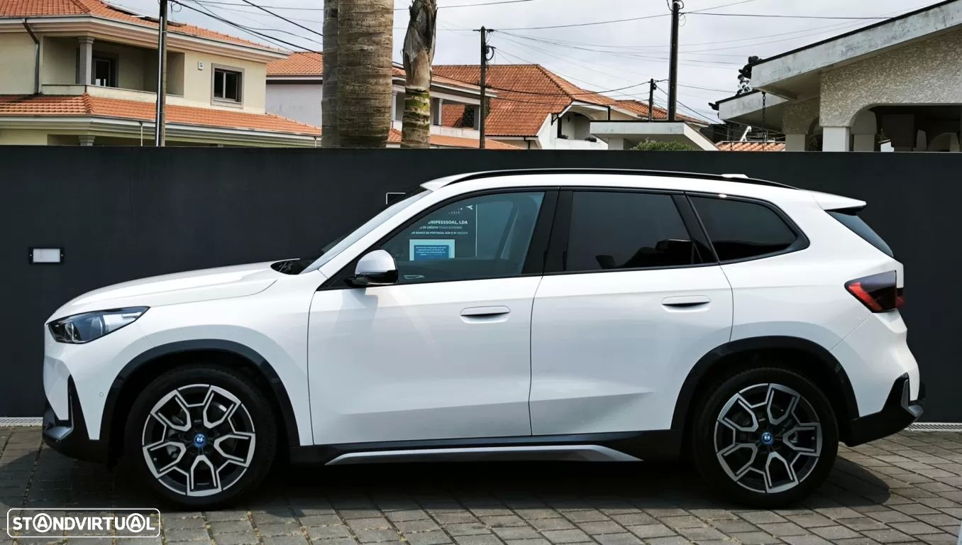 BMW iX1 eDrive20 - 11