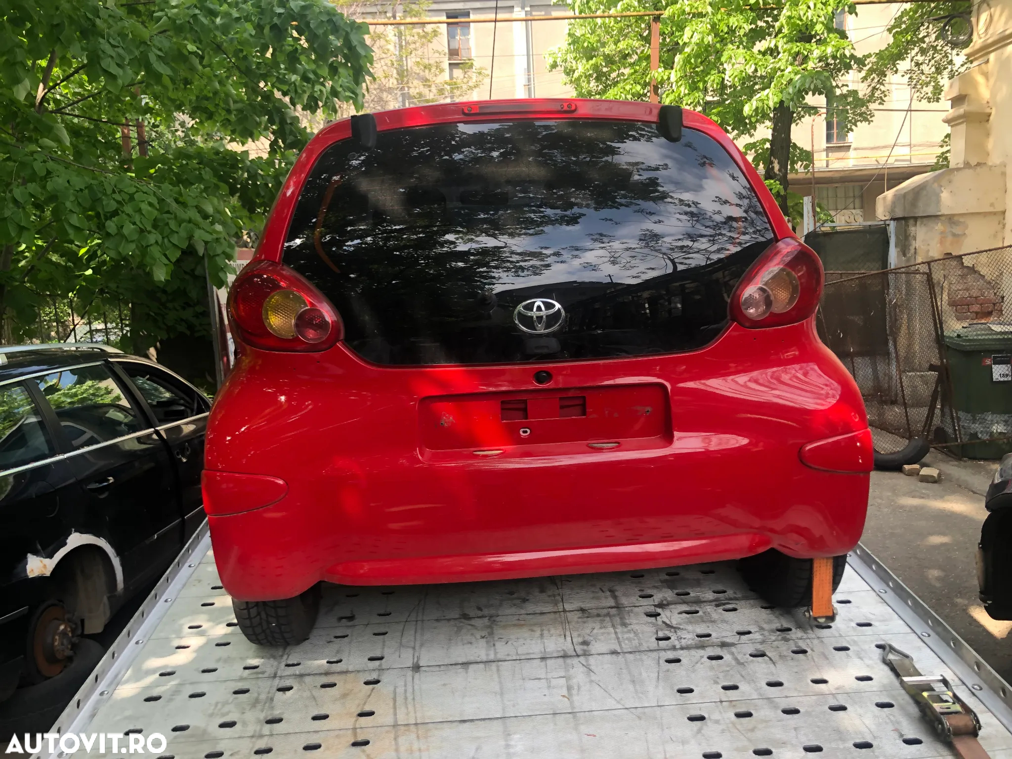 Dezmembrez Toyota Aygo rosu 1.0 benzina 2006 - 4