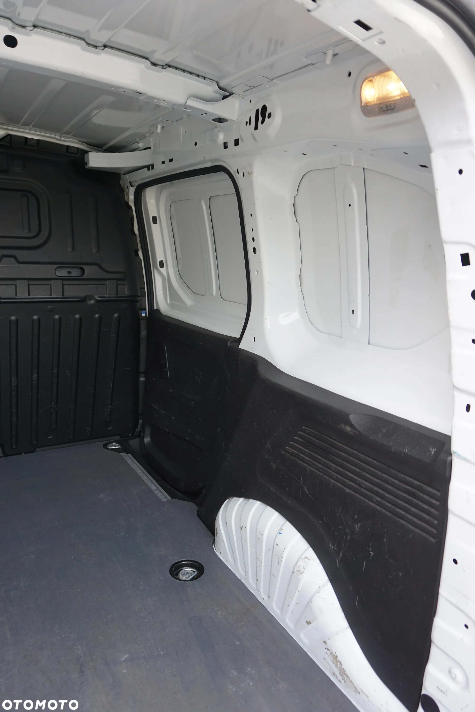Toyota Proace City 1.5 D-4D Long 2,3t Active (bryg.) - 30