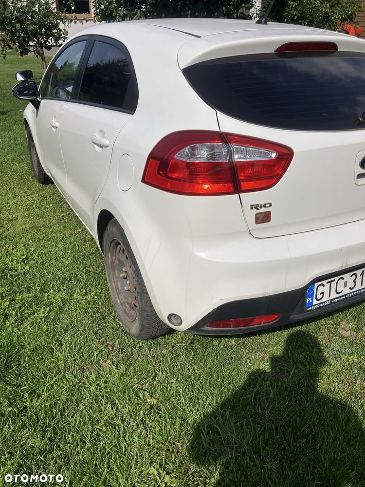 Kia Rio - 2