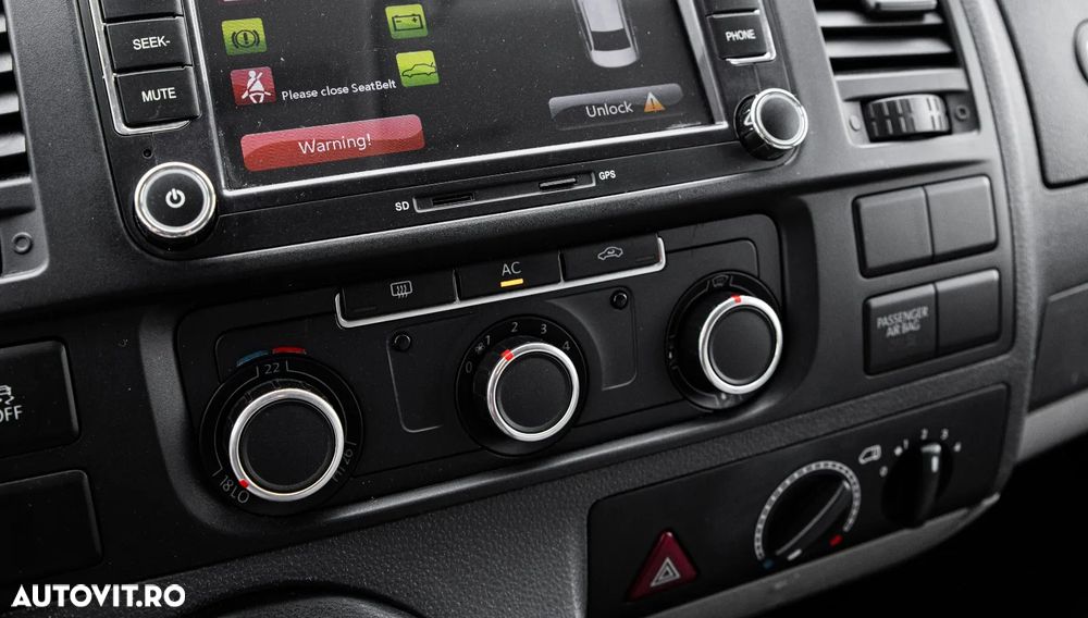 Volkswagen Caravelle - 13