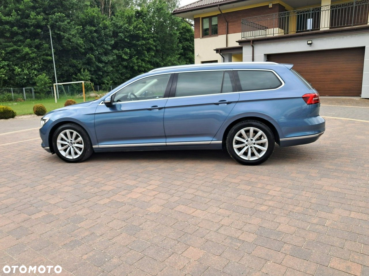 Volkswagen Passat - 4