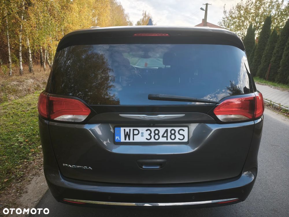 Chrysler Pacifica - 12