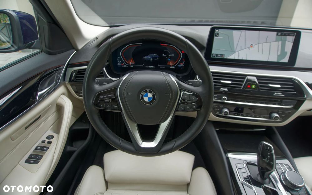 BMW Seria 5 520d xDrive MHEV - 17