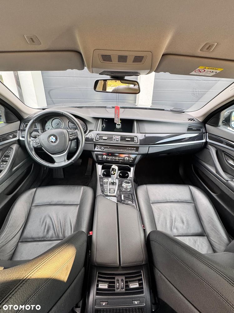 BMW Seria 5 525d xDrive - 15