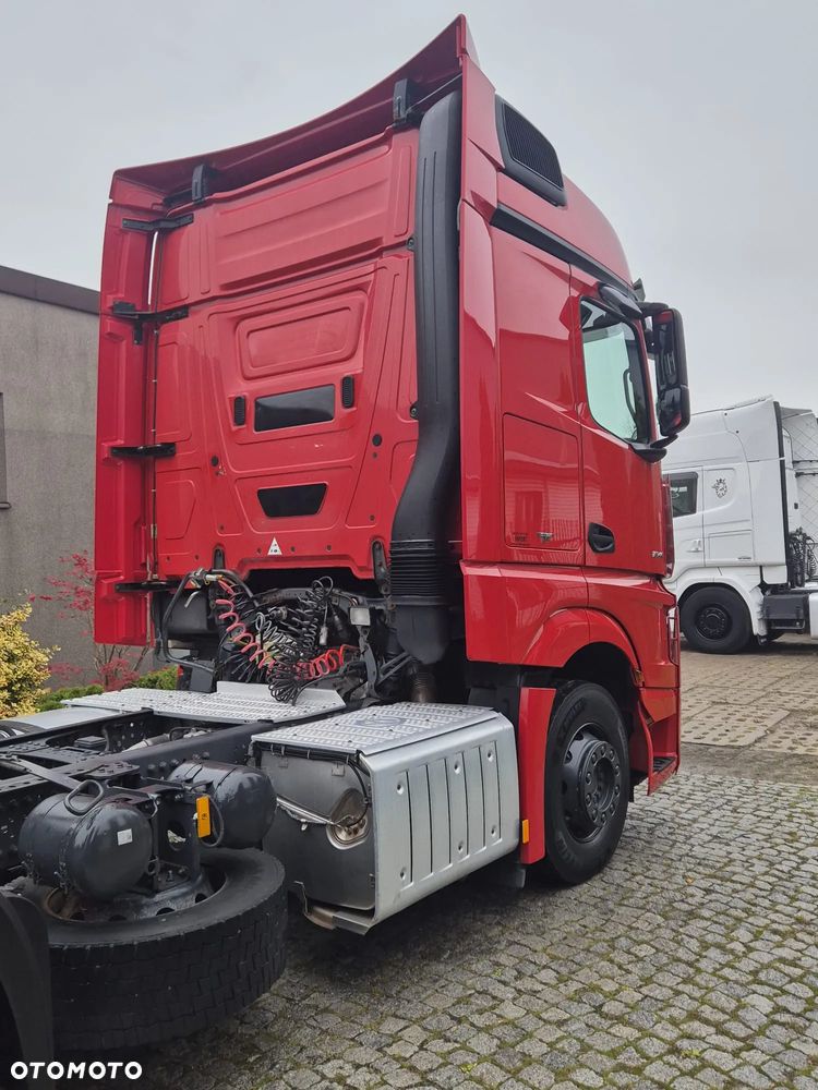 Mercedes-Benz 1845 - 12