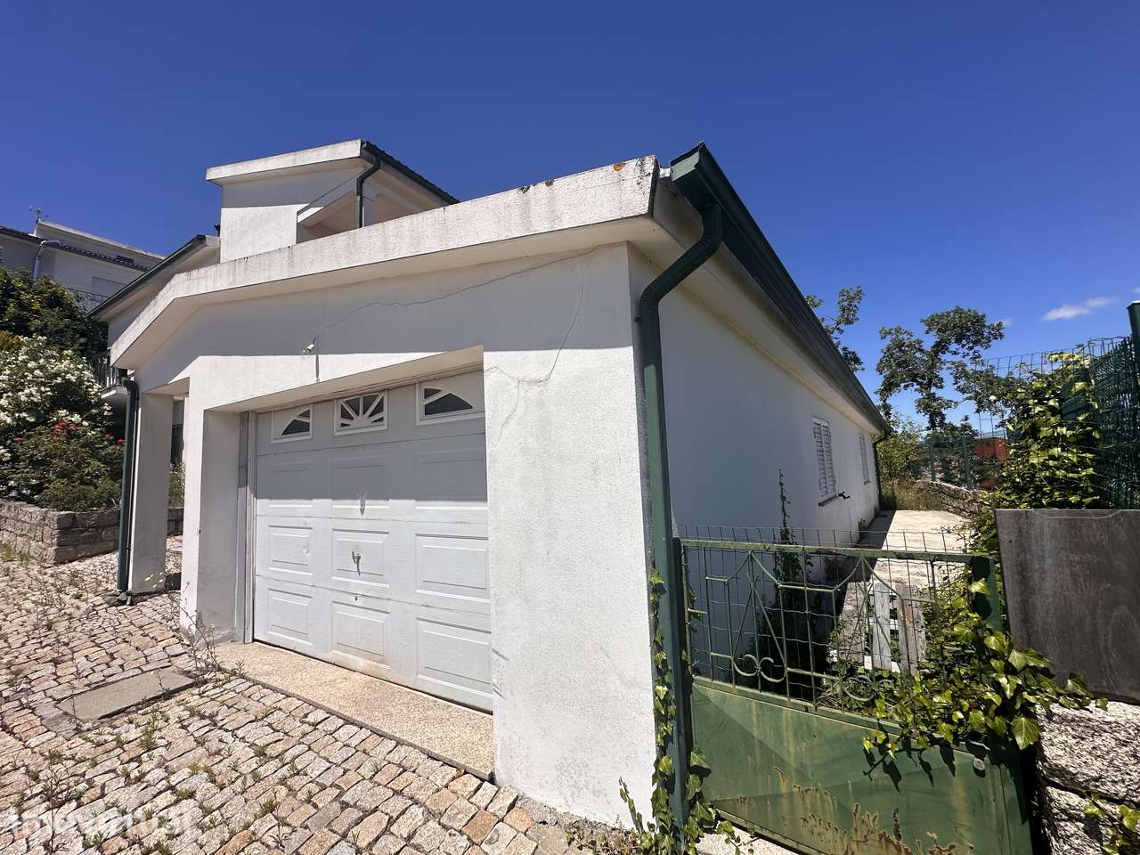 Moradia T4 com jardim e garagem em Sernancelhe - Grande imagem: 2/25