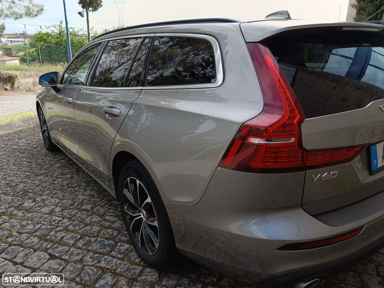 Volvo V60 2.0 B4 Momentum Plus Geartronic - 9