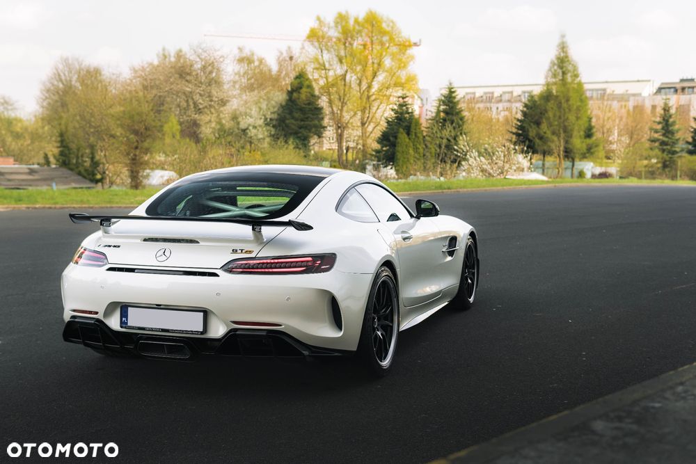 Mercedes-Benz AMG GT R - 8