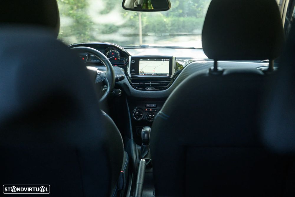 Peugeot 208 1.2 PureTech Signature - 19