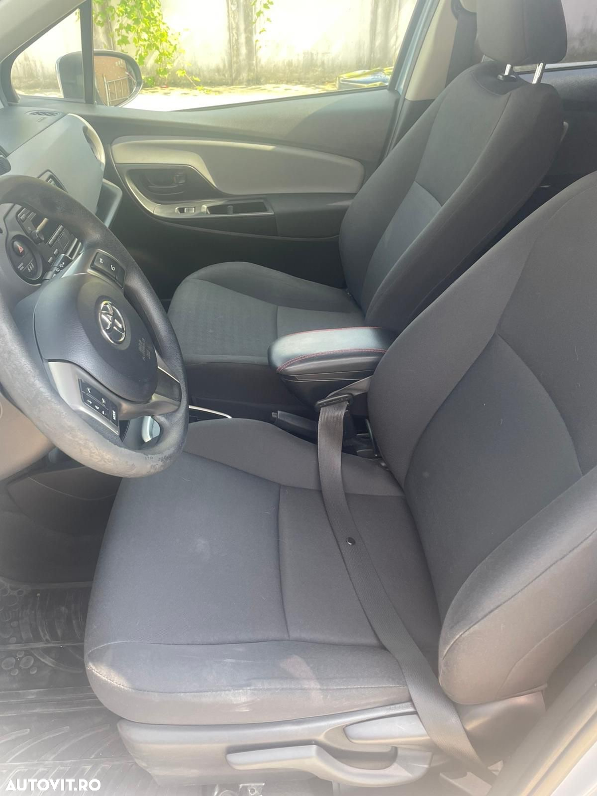 Toyota Yaris 1.5 VVT-i HSD Dynamic - 6