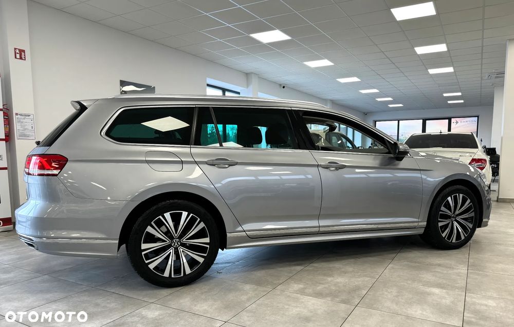 Volkswagen Passat - 4