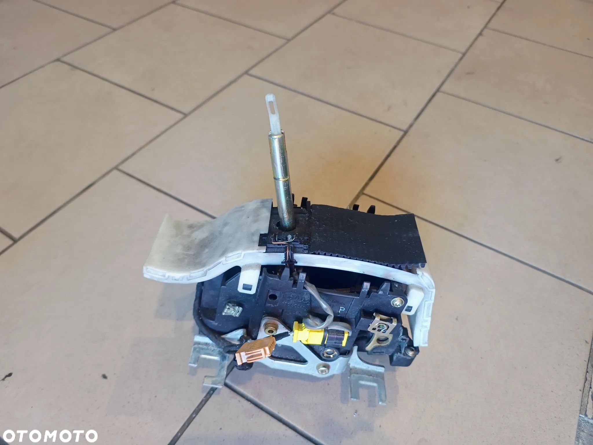 Audi A8 D2 kaseta wybierak biegów automat 4D0713041 - 1