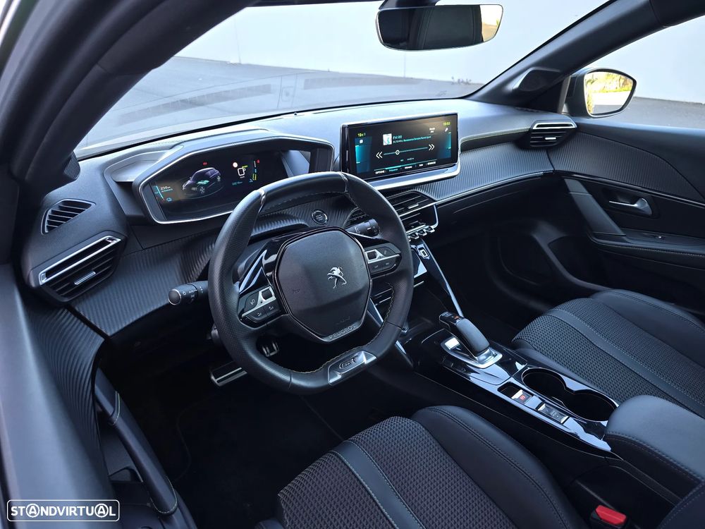 Peugeot e-208 GT - 15