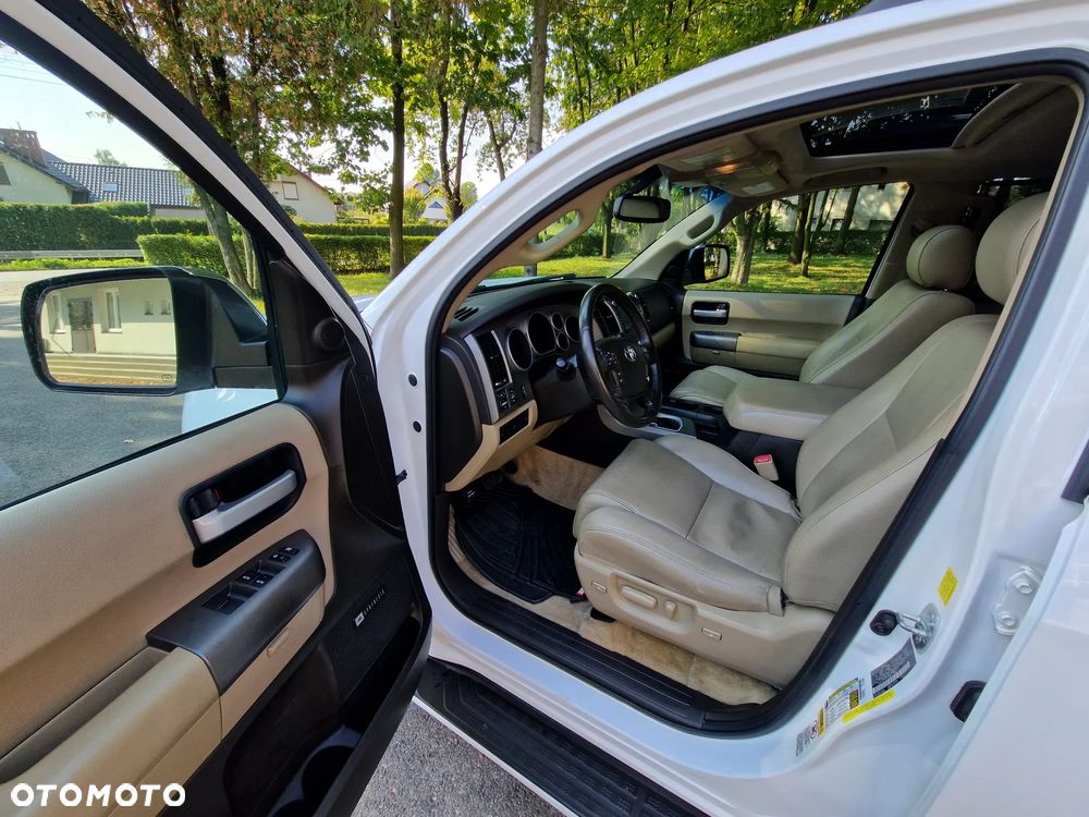 Toyota Sequoia - 3