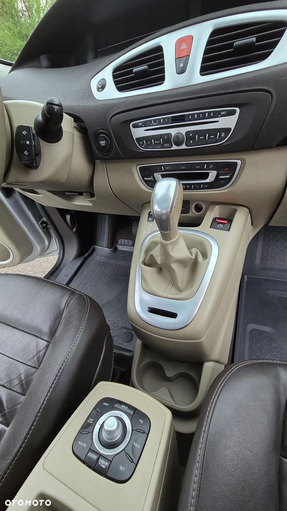 Renault Grand Scenic - 36
