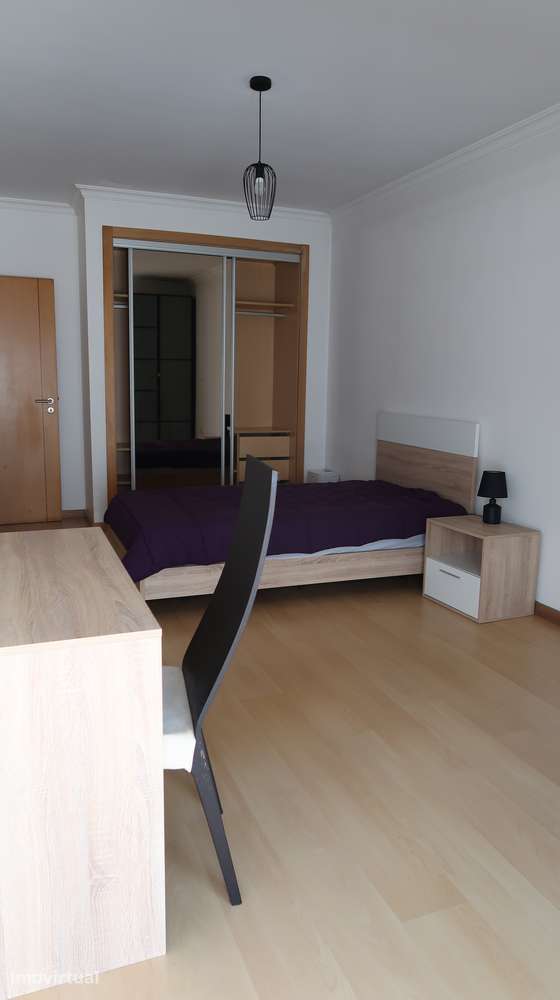 Quarto disponível em T2, sexo feminino, S. Martinho do Bispo - Grande imagem: 3/9