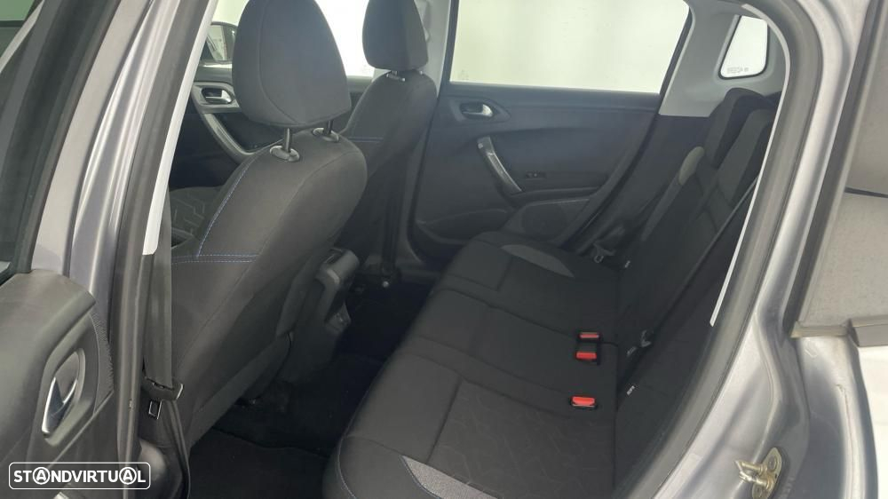 Peugeot 2008 1.2 PureTech Style - 6