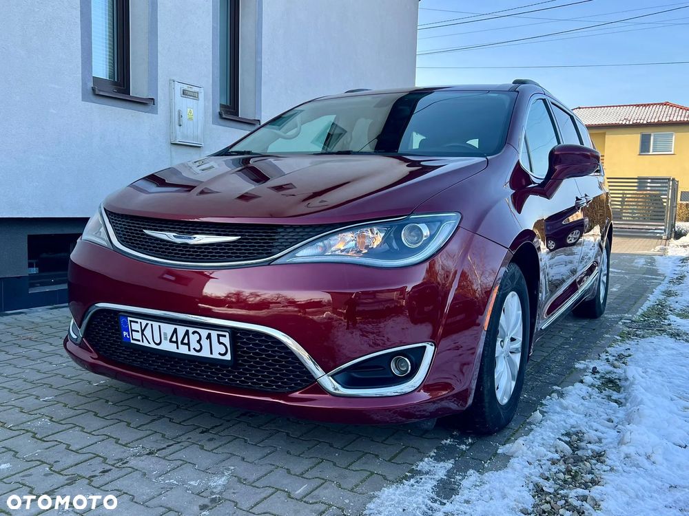 Chrysler Pacifica - 1