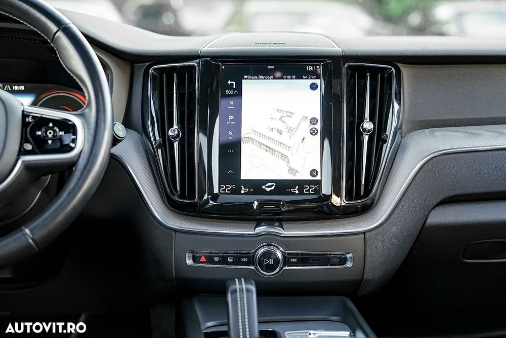 Volvo XC 60 T6 AWD Recharge Geartronic RDesign - 30