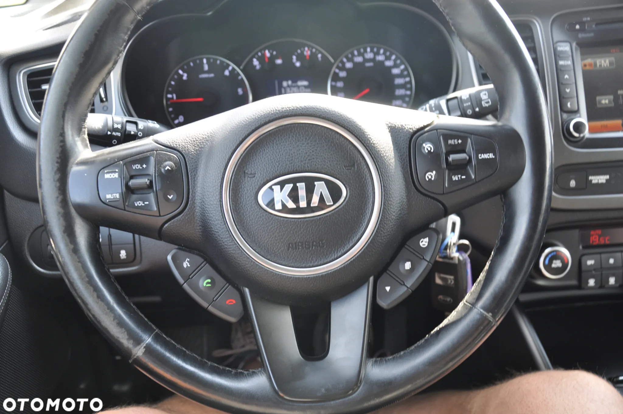 Kia Carens 1.7 CRDi 136 Dream Team Edition - 19