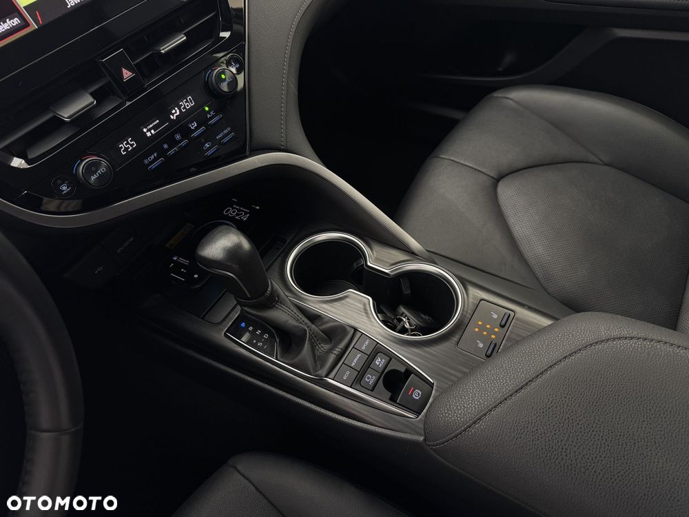 Toyota Camry - 25