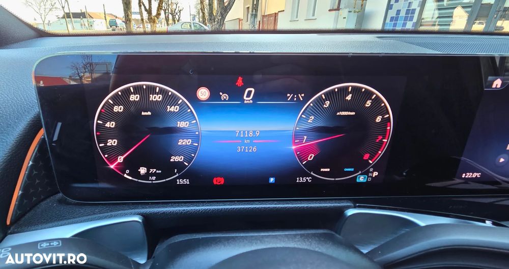 Mercedes-Benz GLB - 11