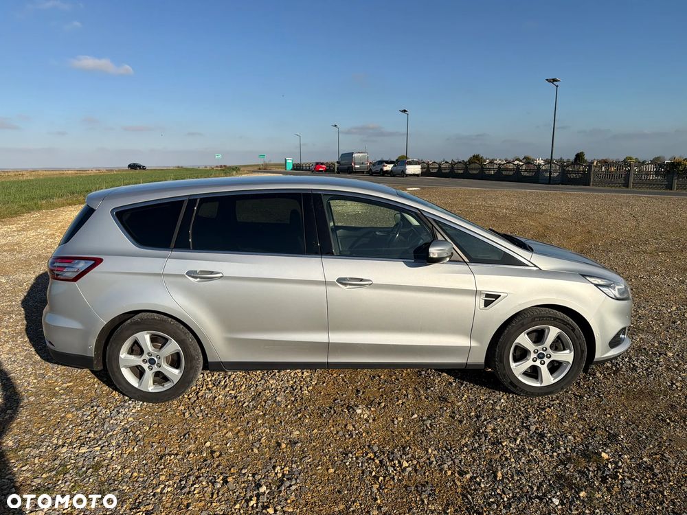 Ford S-Max - 11