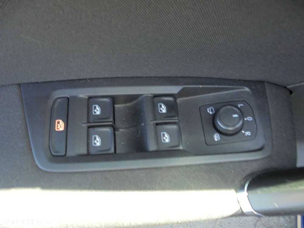 Volkswagen Touran 2.0 TDI SCR DSG IQ.DRIVE - 9