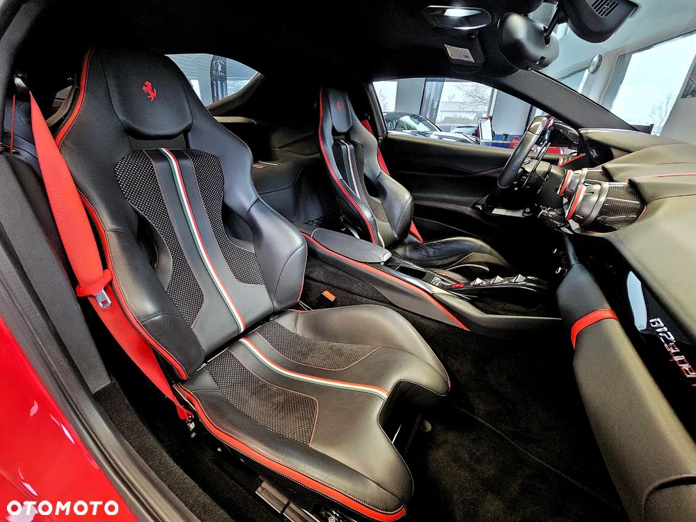 Ferrari 812 Superfast - 24