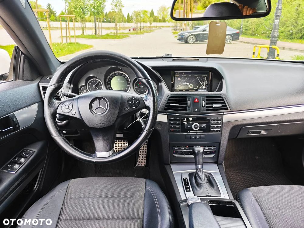 Mercedes-Benz Klasa E 220 CDI DPF BlueEFFICIENCY 7G-TRONIC Avantgarde - 26